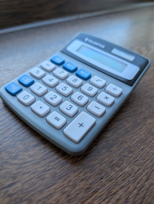 Kalkulator maturalny Talentus z baterią gotowy do pracy