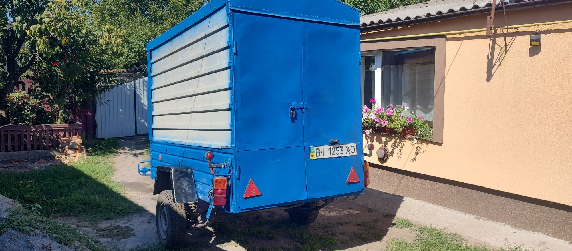 Продам прицеп в гарному стані з будкою