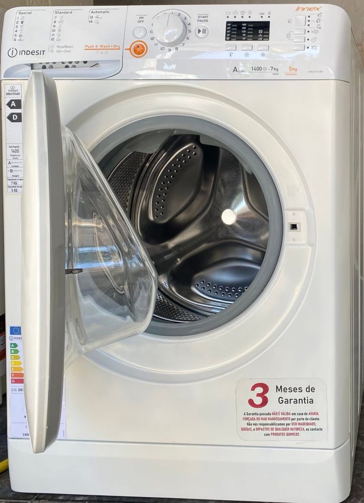 Maquina de Lavar e Secar Roupa Indesit