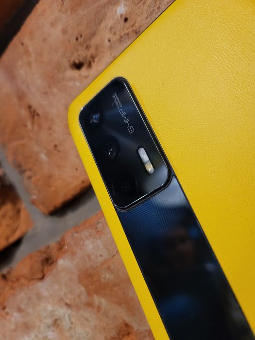 Telefon REALME GT 5G żólty stan bardzo dobry