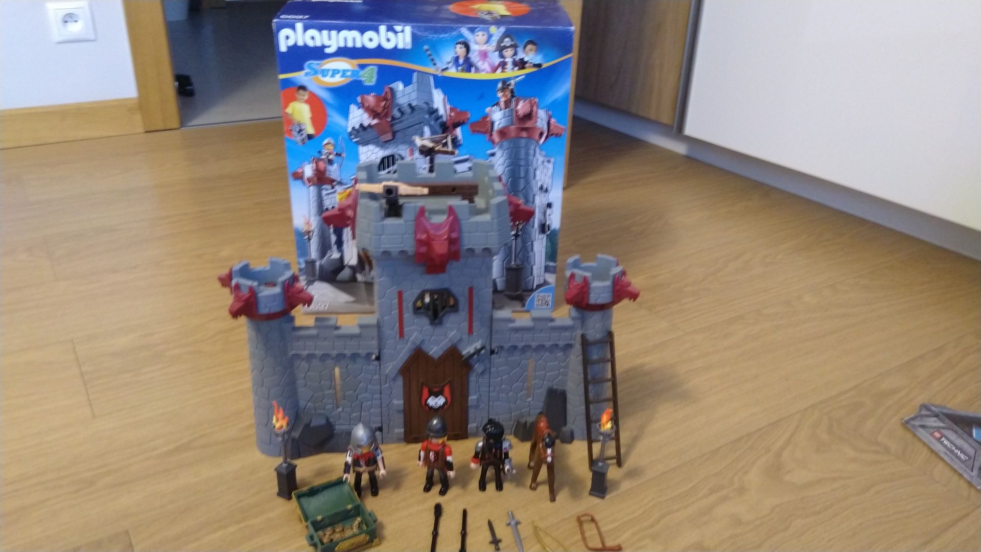 Playmobil 6697 przenośny zamek czarnego barona 5+