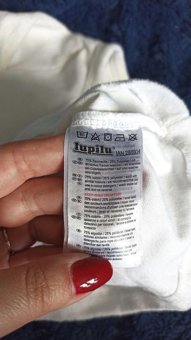 biała bluzeczka dziewczęca z długim rękawem