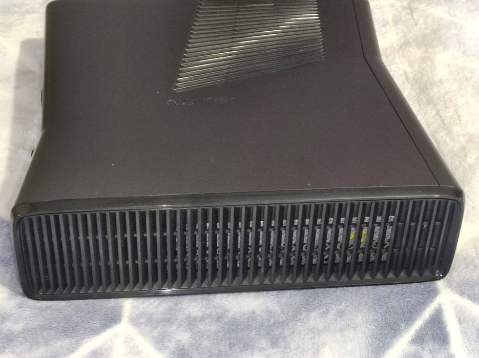 Xbox 360 slim дуалнанд 250 гб , внимательно читайте описание