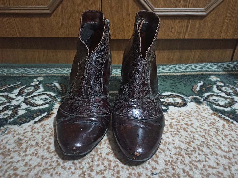 Жіночі черевики.