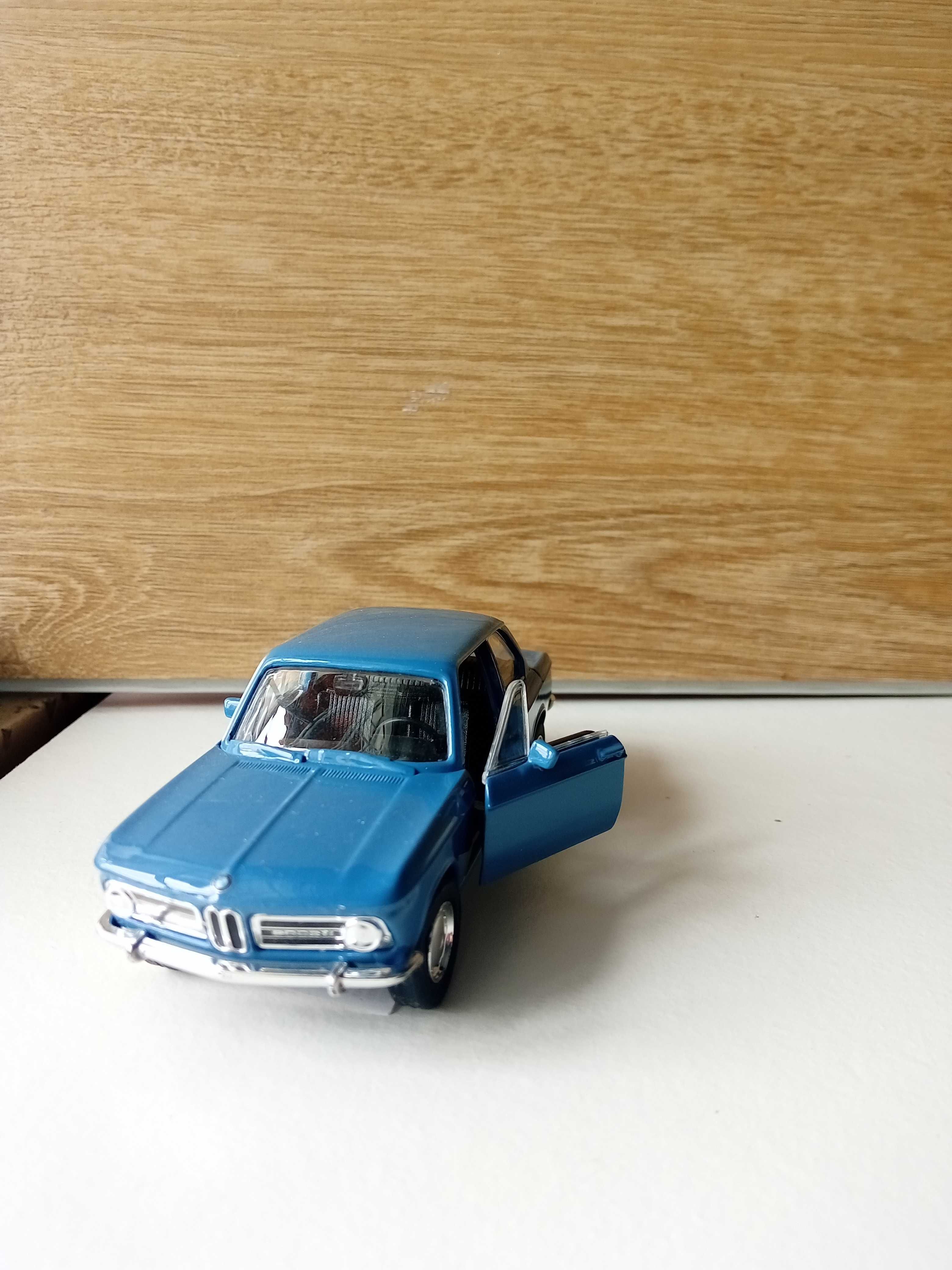Miniatura BMW 2002 ti