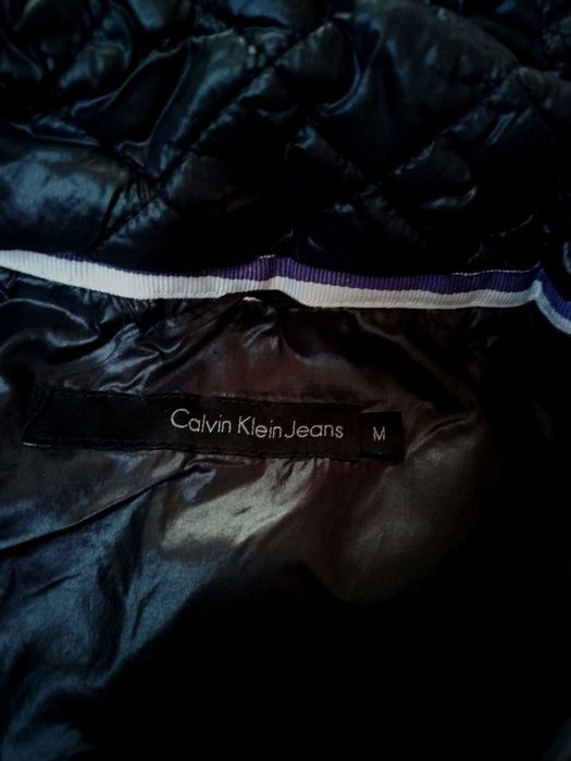 Куртка чорна глянцева стьобана Calvin Klein М.