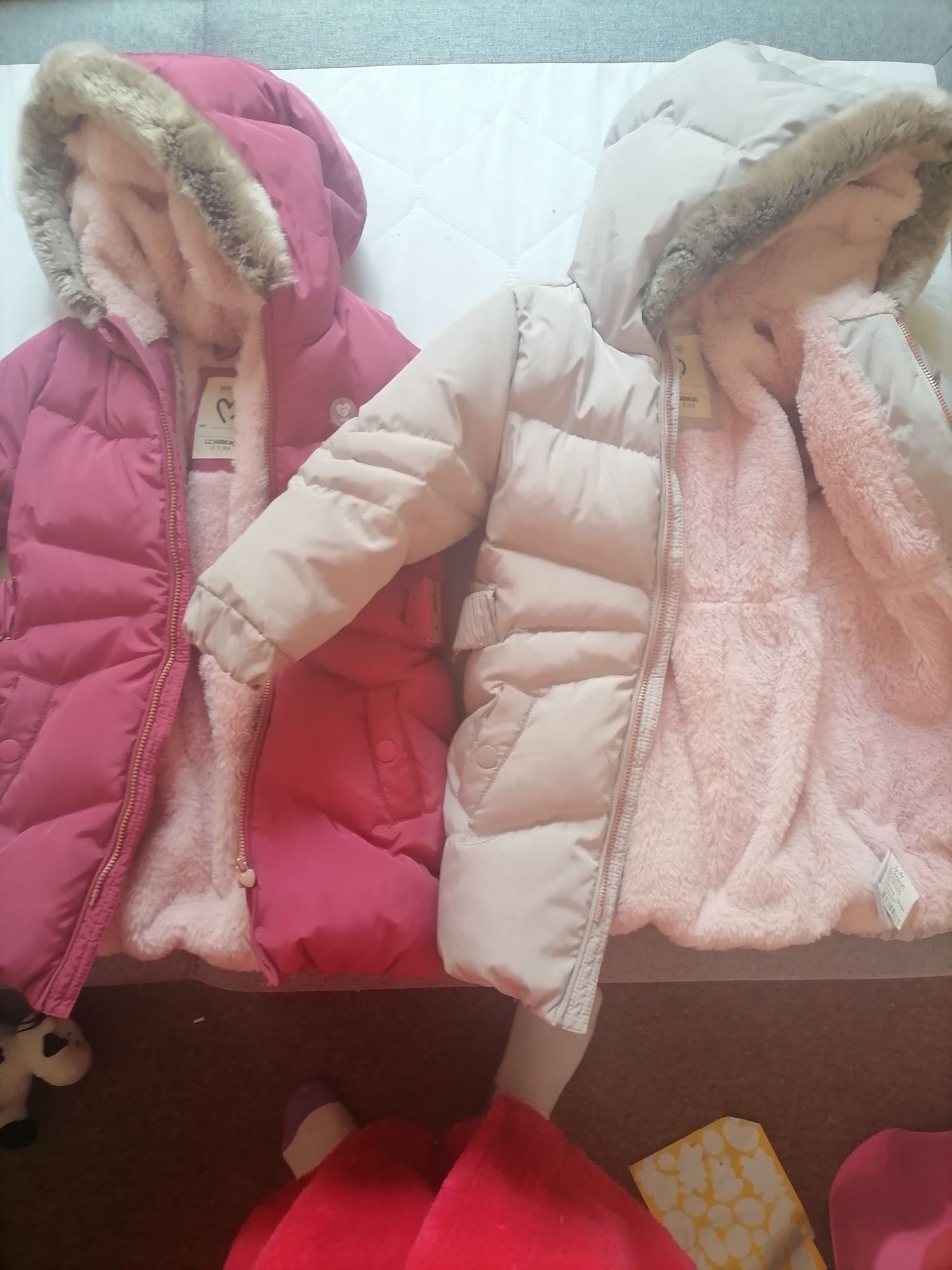 Зимові куртки для двійнят дівчаток