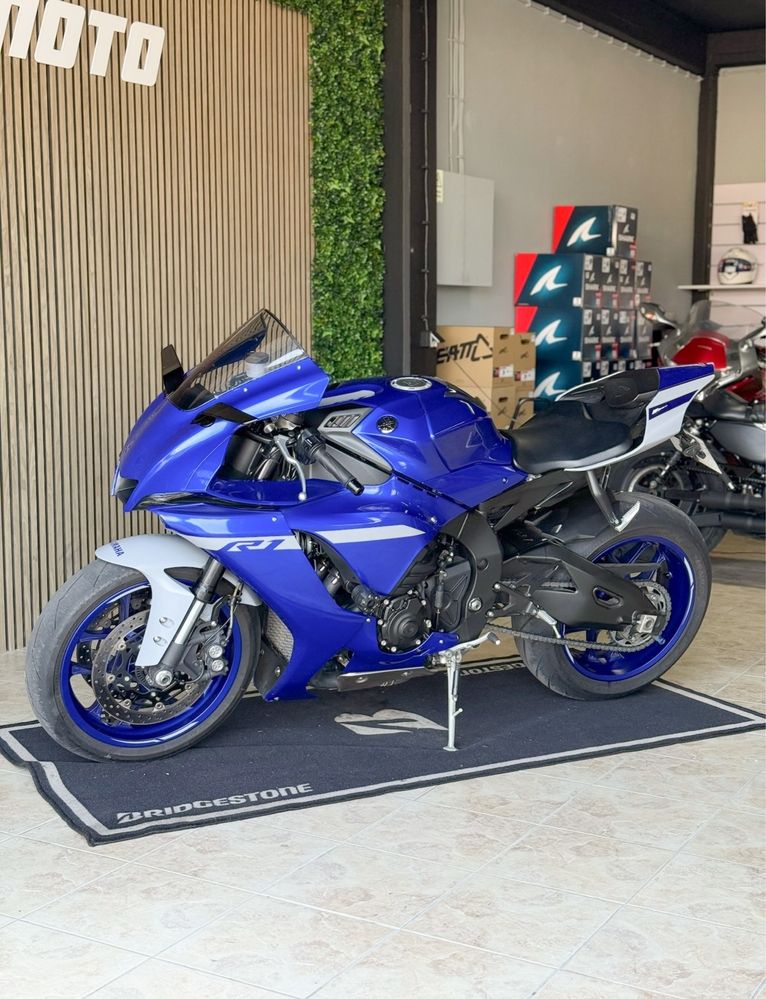 Yamaha R1 Akrapovic