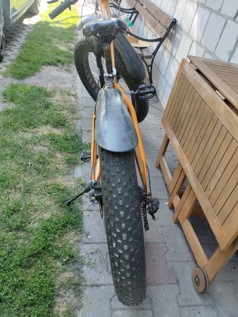Rower gunrose na szerokich oponach