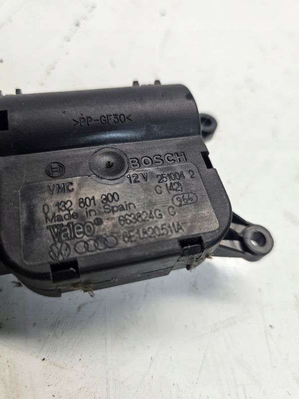 SILNICZEK NAGRZEWNICY AUDI A4 B6 B7 8E1820511A