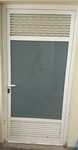 Porta exterior com ventilação