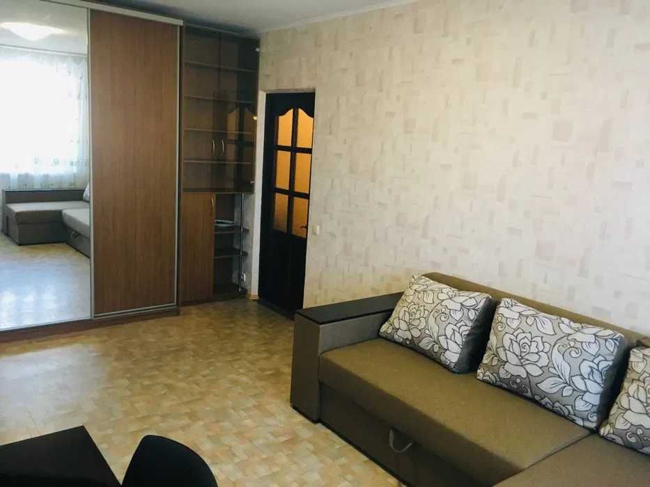 Продается 2-к квартира у метро, с ремонтом, мебелью и техникой (87546)