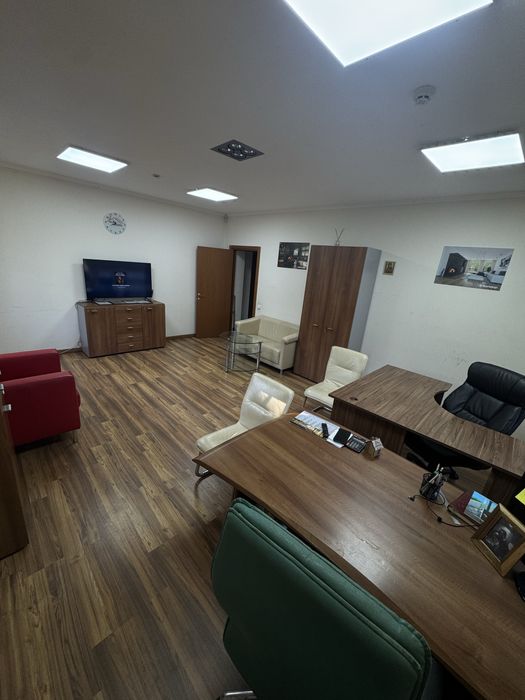 Здам в суборенду фасадне приміщення