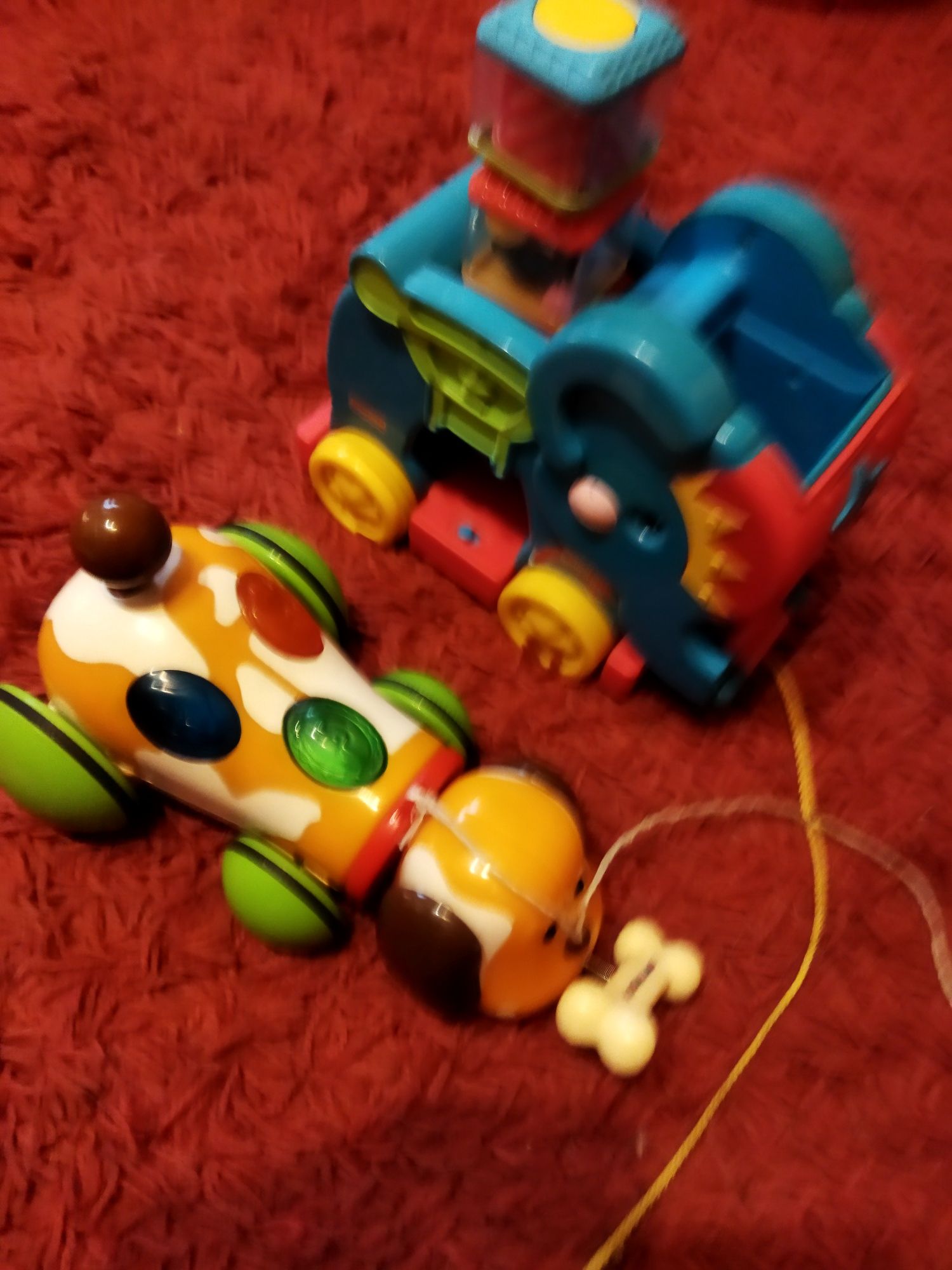 Zabawki grające na sznurku interaktywne