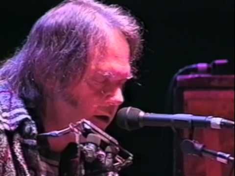 NEIL YOUNG - RED ROCKS LIVE (Friends + Relatives) Ampitheatre Colorodo