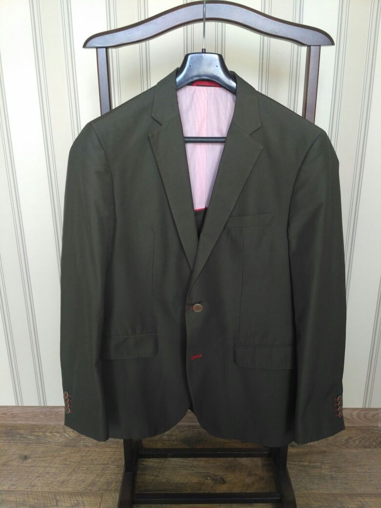 Стильный пиджак Hugo Boss р L (50),ц 1100 гр оригинал состояние нового