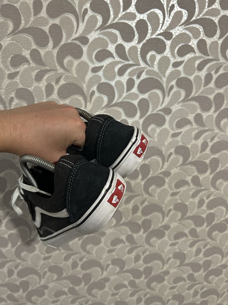 Оригиналтные кеды vans old school (43-44 размер)