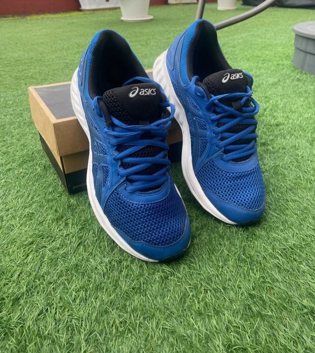 Sapatilhas Asics como novas.