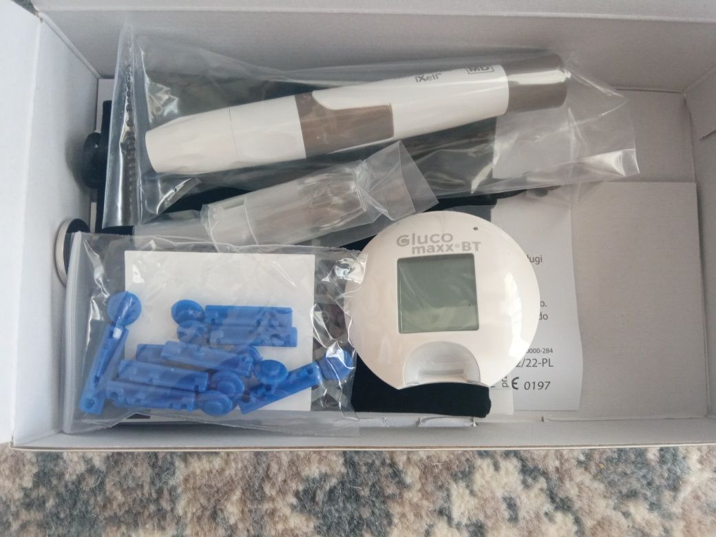 Glucomaxx BT glukometr plus to co na zdjęciu
