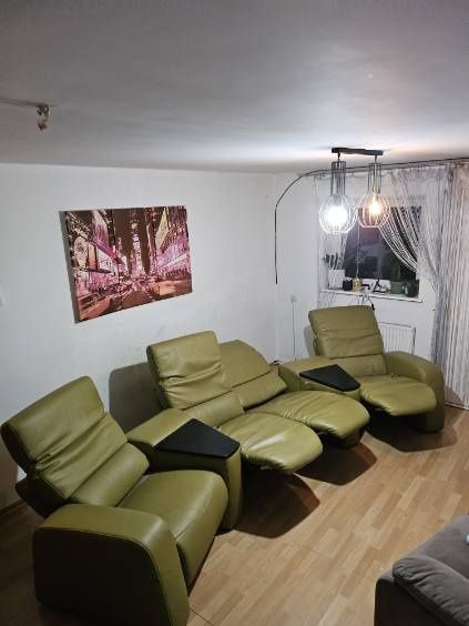Kanapa Atrdeco oliwkowa skóra Eco z Niemiec  funkcja komfort  .