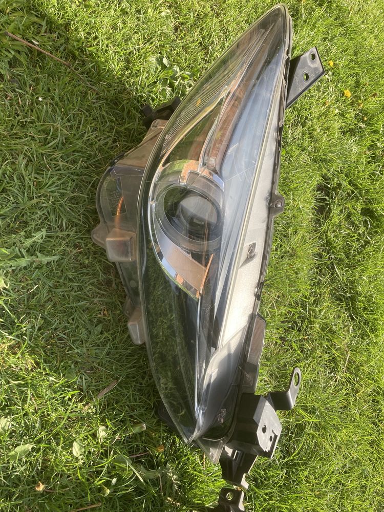 Mazda 3 lampy przód komplet