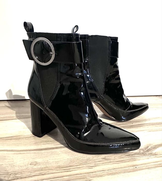 Lakierowane botki na slupku r. 37