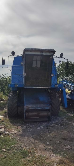 Комбайн на ходу ,зернозбиральний Бізон  110.