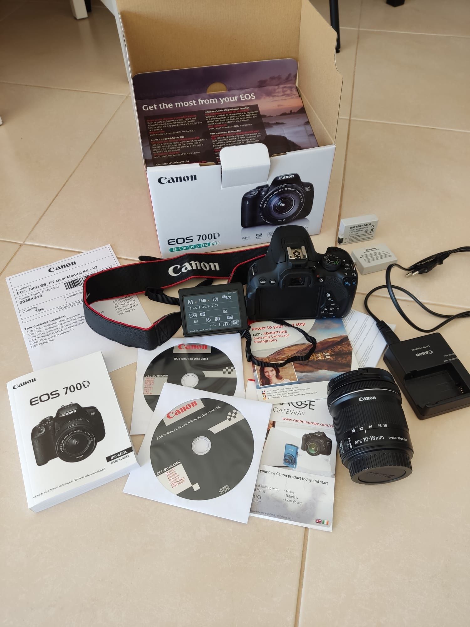 Canon 700D c/ lente e baterias extra