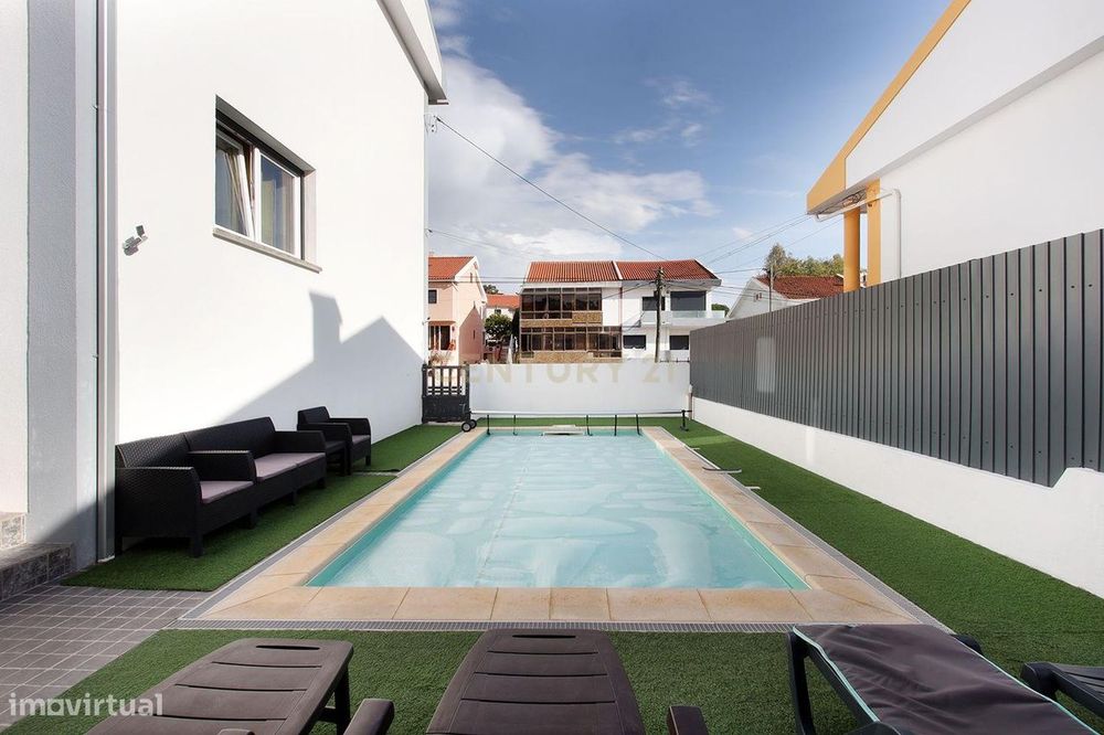 Sintra - Algueirão, moradia remodelada, com garagem e piscina com água