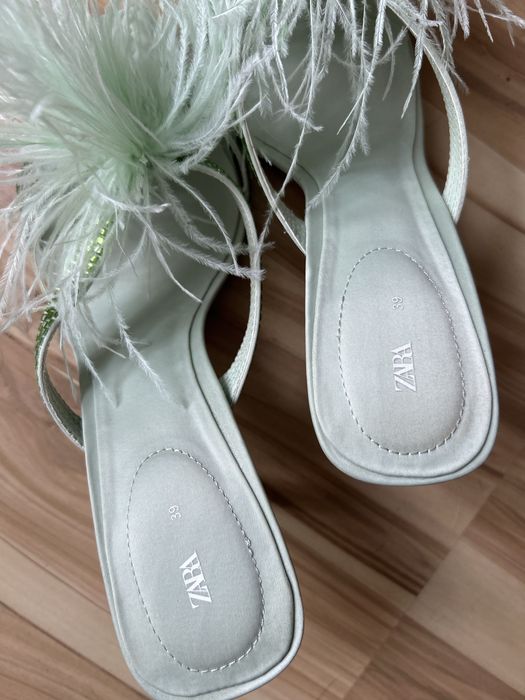 Zielone seledynowe klapki szpilki z piórami cekiny zielone 39 Zara