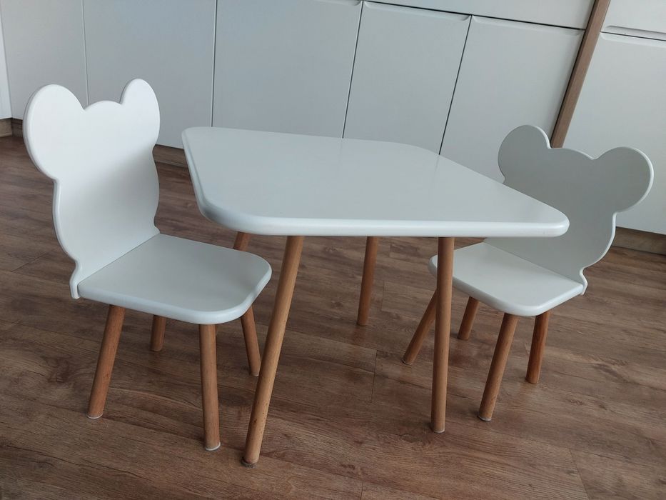 Zestaw dziecięcy w stylu skandynawskim – stolik + 2 krzesełka