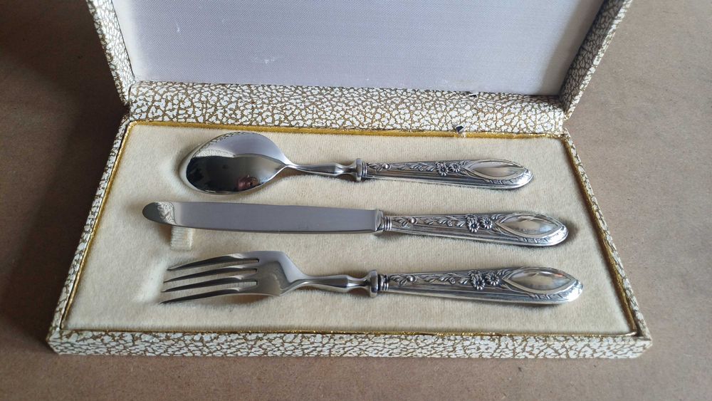 Talheres de prata portuguesa, contrastada.