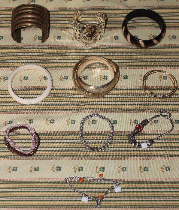 Pulseiras diversas