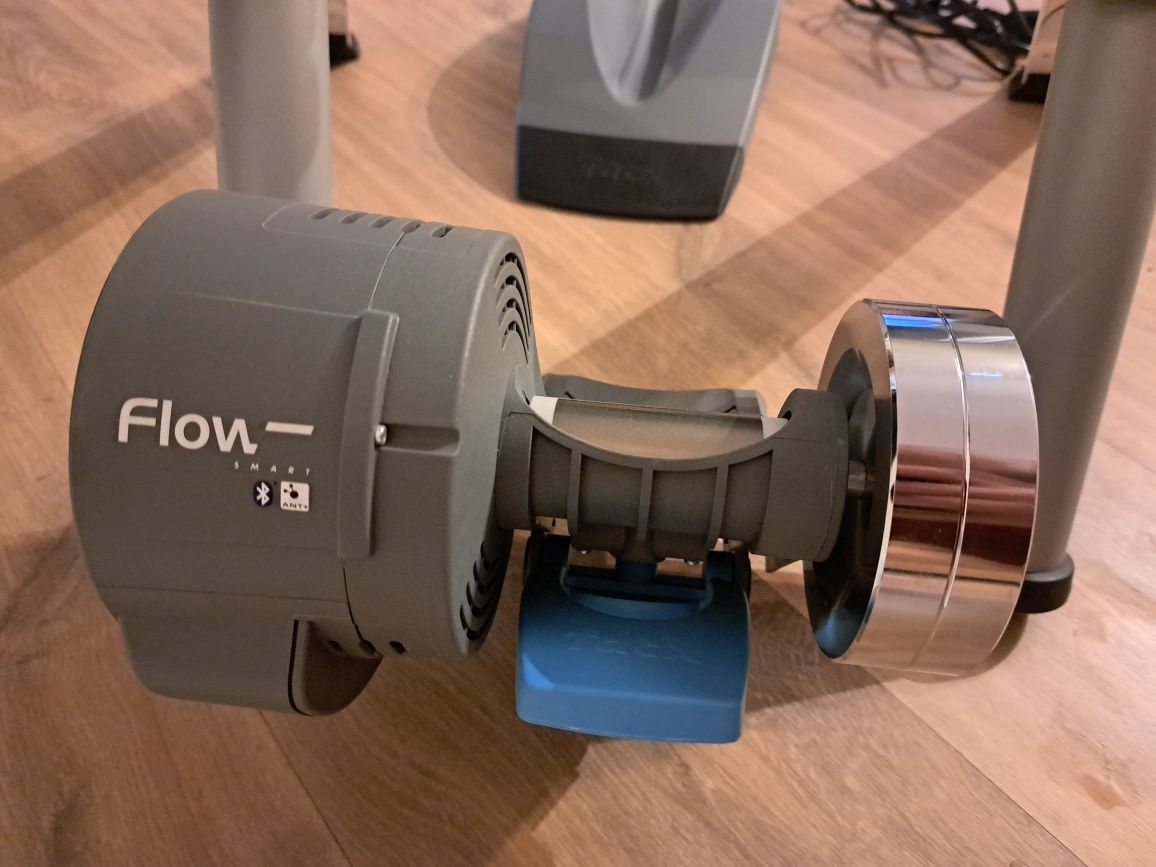 Trenażer rowerowy Tacx Flow Smart T2240, jak nowy