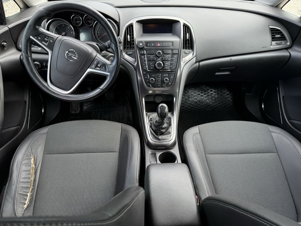Opel Astra J,hatchback 2011r, 1.7 CDTI, 110km, klima 5 drzwi CARFAX