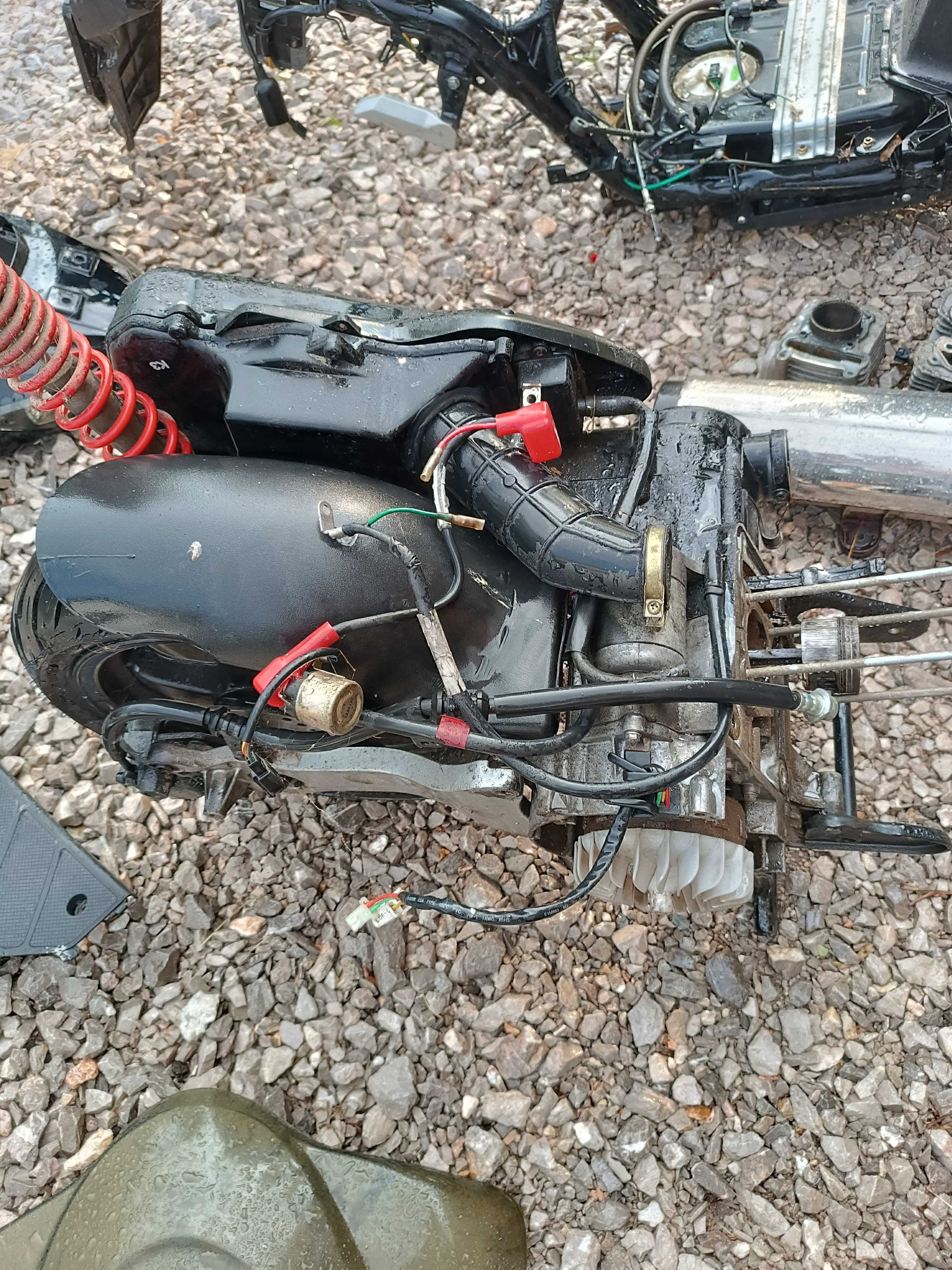 Skuter Daelim Otello F1 125 na części
