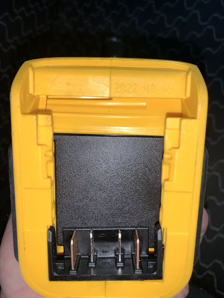 Акумуляторний імпульсний ударний гайковерт шуруповерт DEWALT DCF885