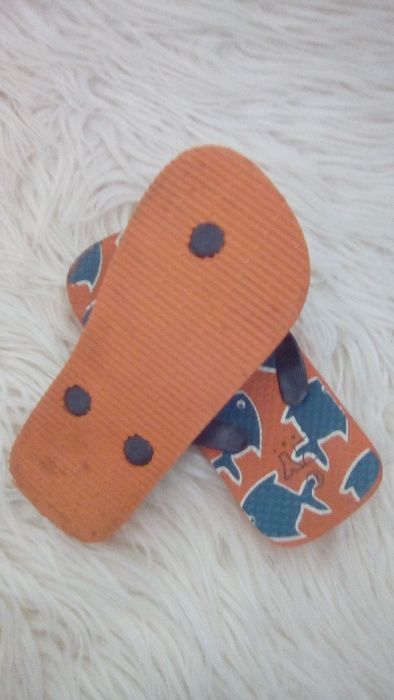 Vários Chinelos / Sandálias MENINO