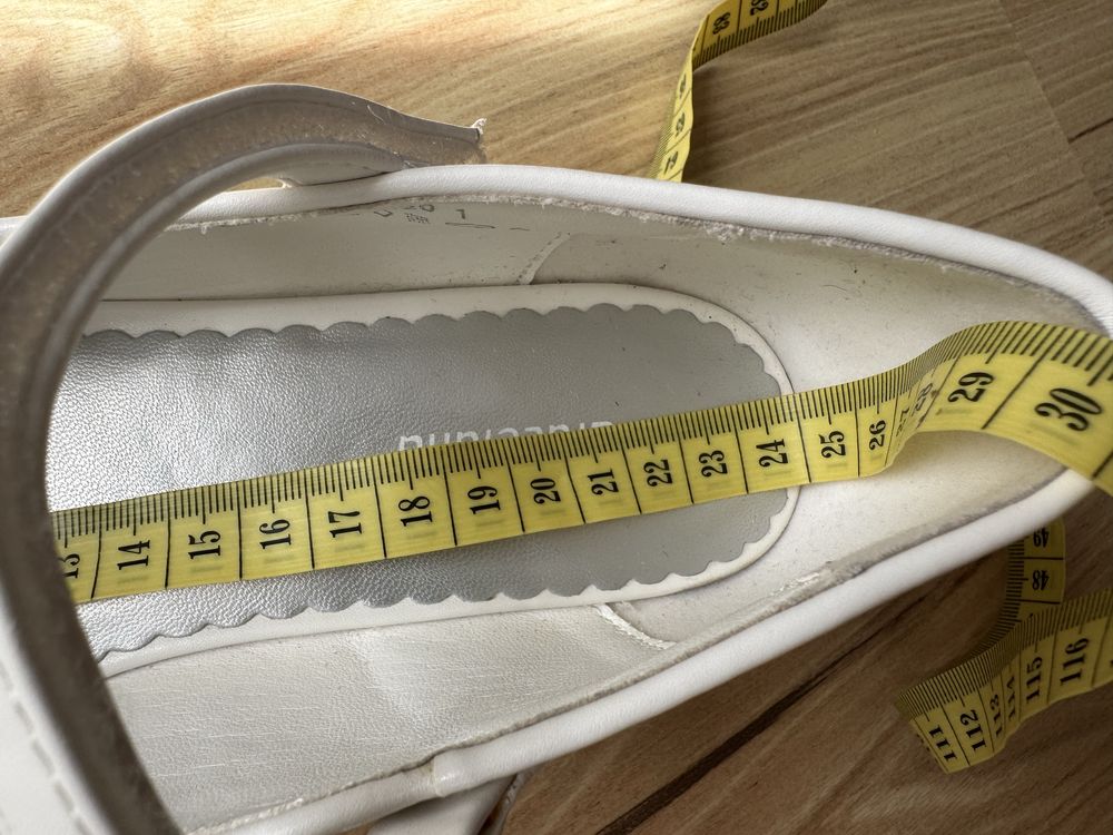Buty komunijne dziewczęce  białe