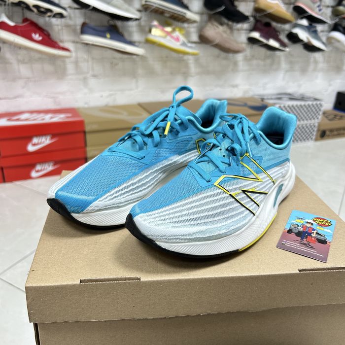 Жіночі кросівки New Balance FuelCell для бігу 40 р спортивні легкі бу