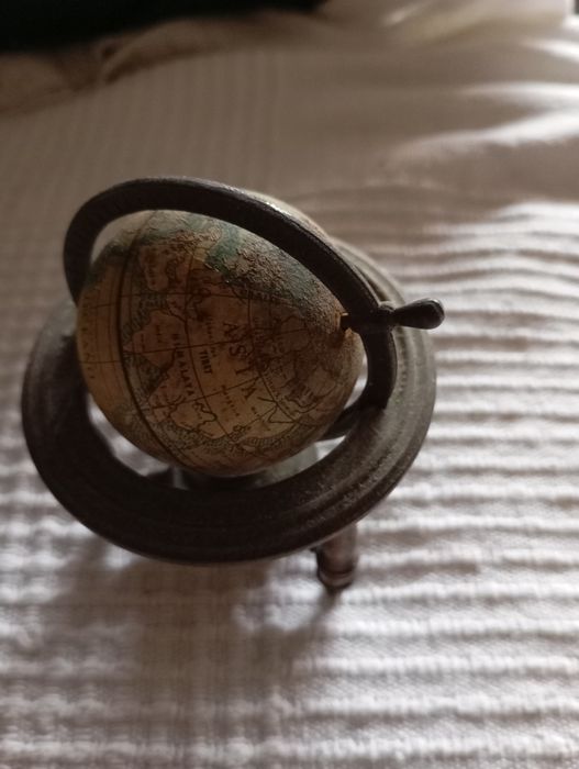 Afia antigo em forma de Globo