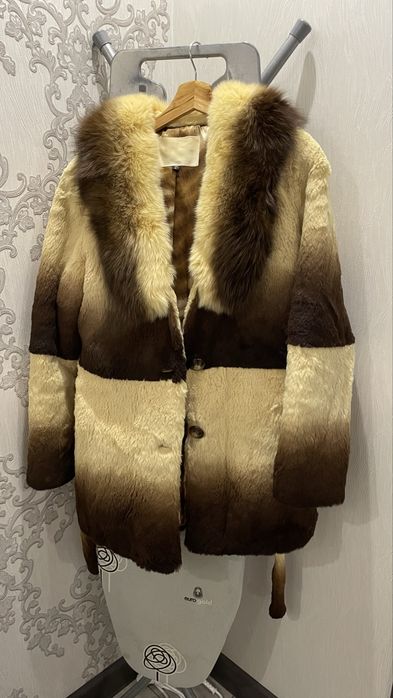Продам шубу,натуральна,з хутра бобра.Без дефектів.