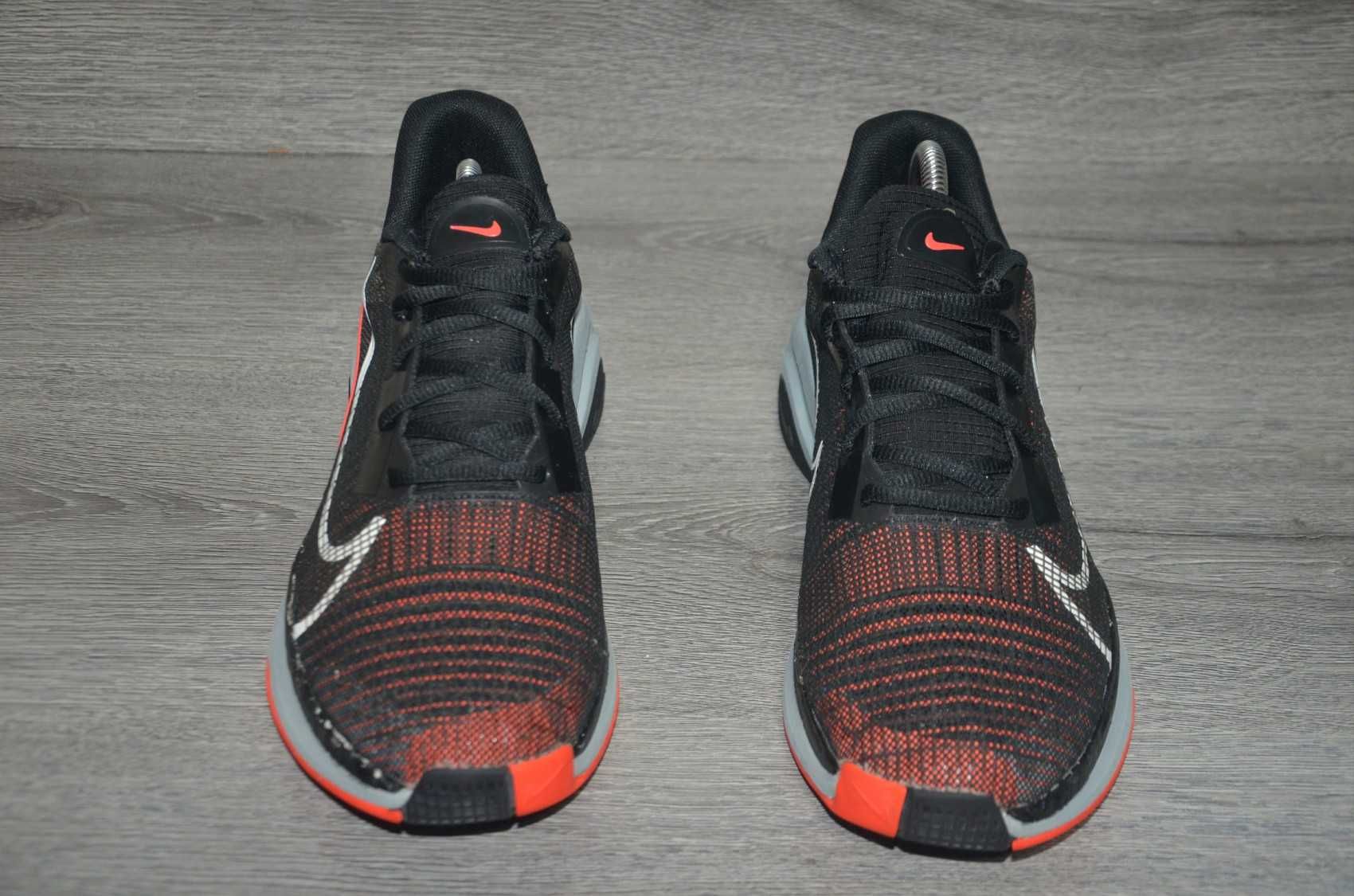 Продам кросівки ФІРМА Nike SuperRep Surge