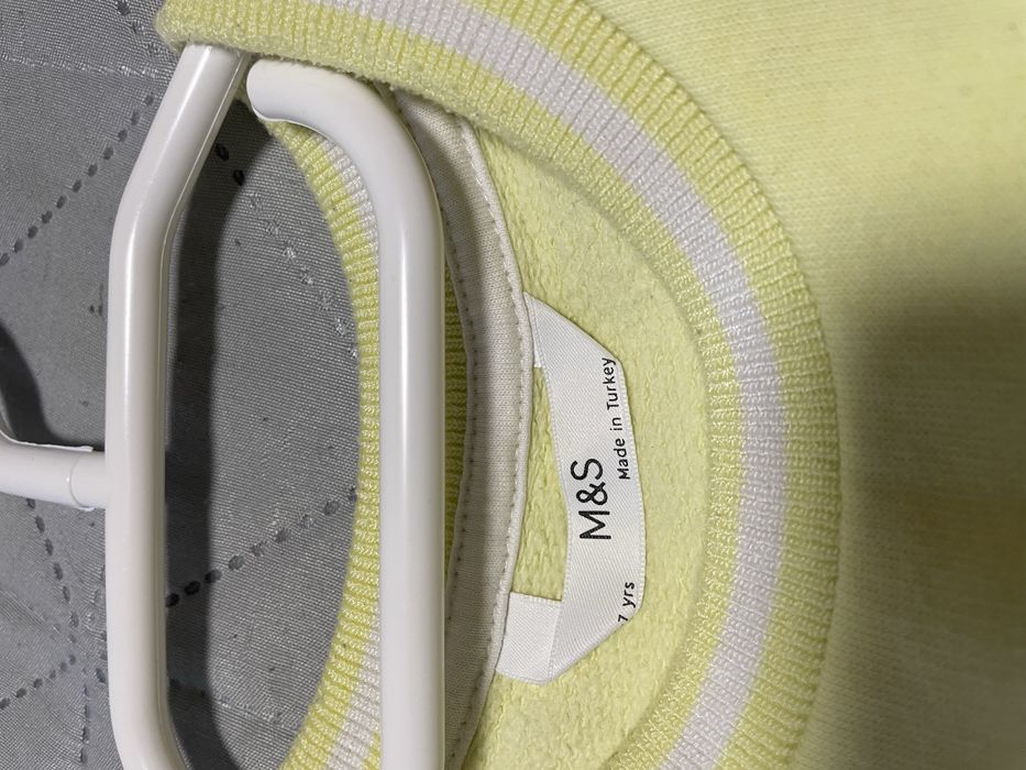 Продам кофточку 7 років