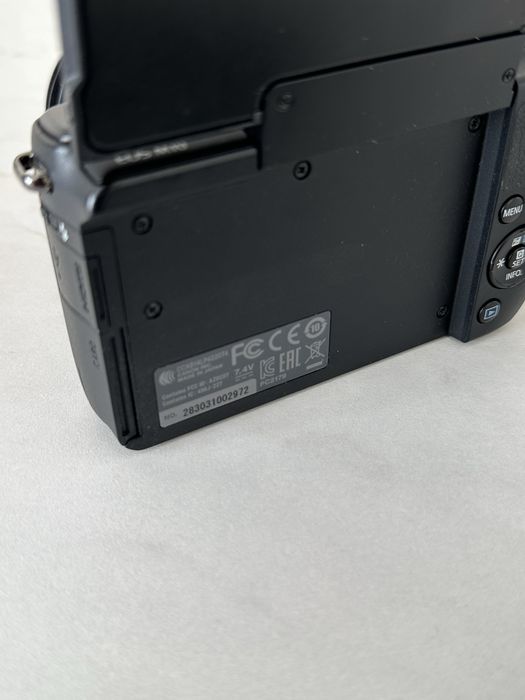 Фотоапарат Canon EOS M10 15-45mm.