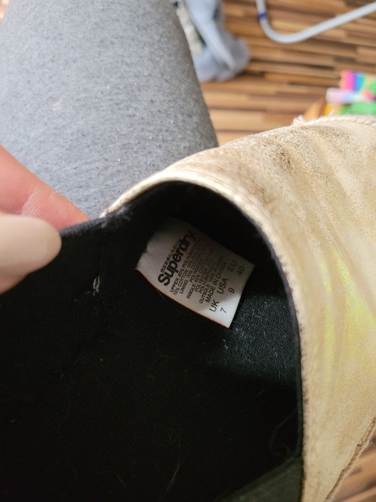 Espadryle złote marki Superdry