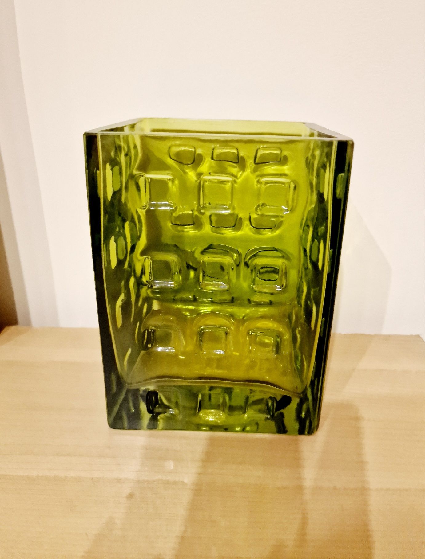 Piękny nowy kwadratowy wazon zielony zielone szkło 17 x 12,5 × 12,5 cm