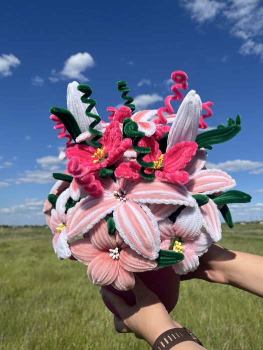 Букет пухнастих квітів