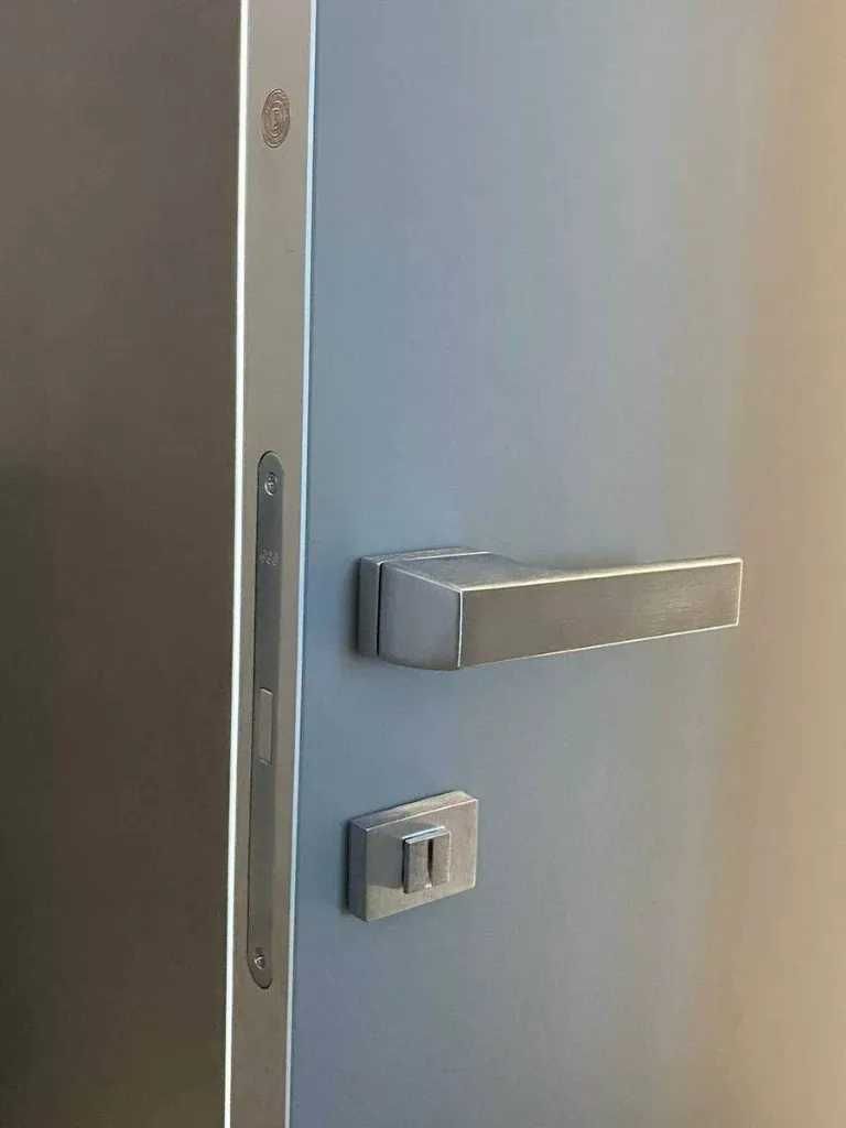 Продам 3-комнатную квартиру в ЖК Атлант, пр. Поля (низ)
