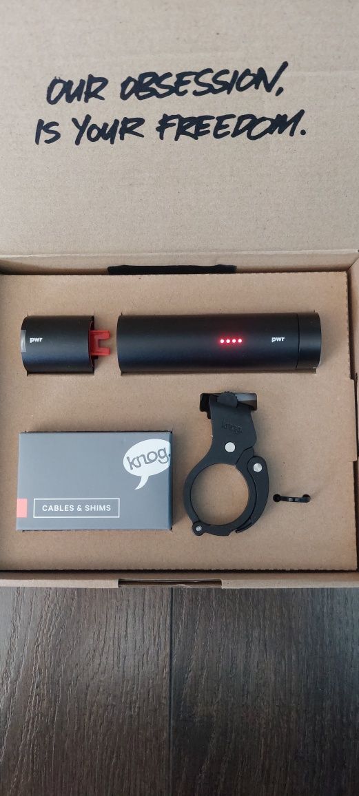 Lampka przednia Knog PWR Road 700